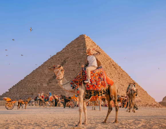 Tour to The Pyramids from Cairo Airport
